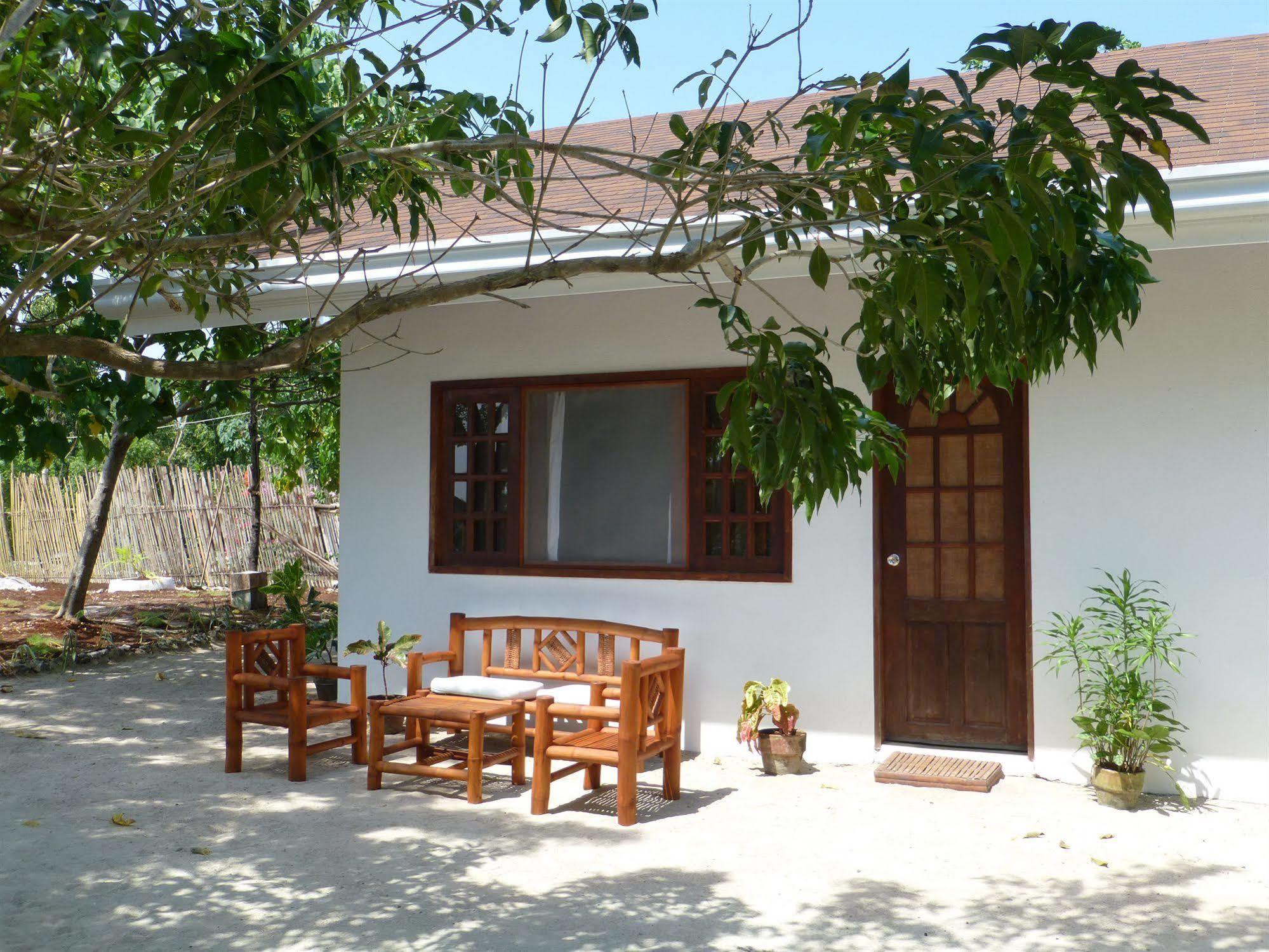 Talima Beach Villas & Dive Resort Cebú Exterior foto